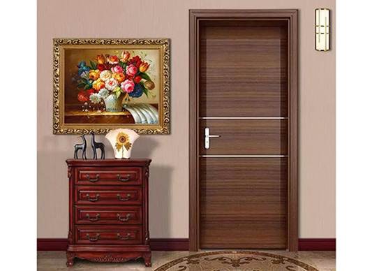 Recebendo hóspedes com portas interiores de folheado de madeira em hotéis e resorts