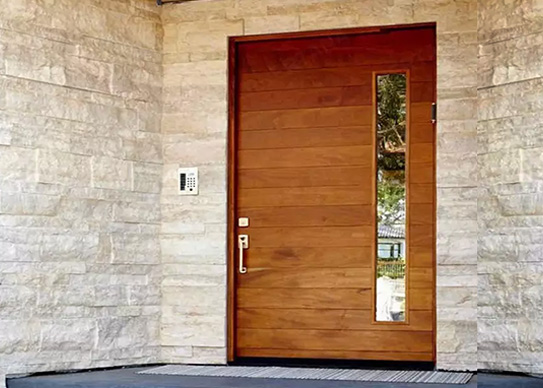 Como escolher o material para portas de entrada do apartamento?
